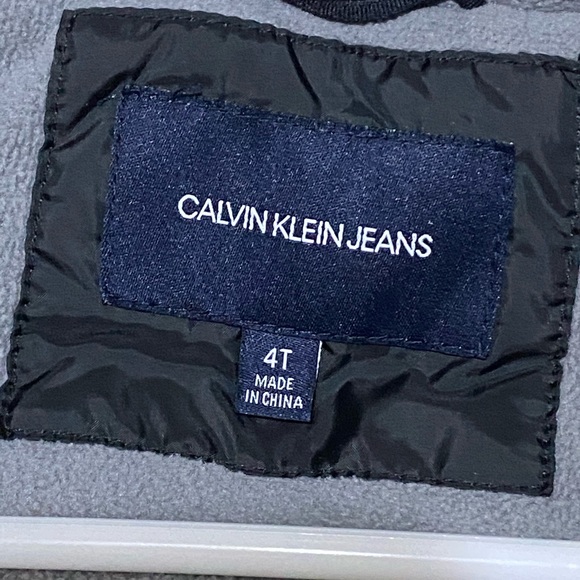 Calvin Klein Jeans - SIZE: 4T *** Pre-Loved - Picture 8 of 9